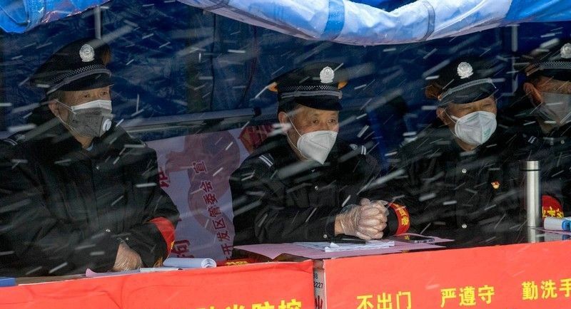 保安大叔，雪中門神.jpg